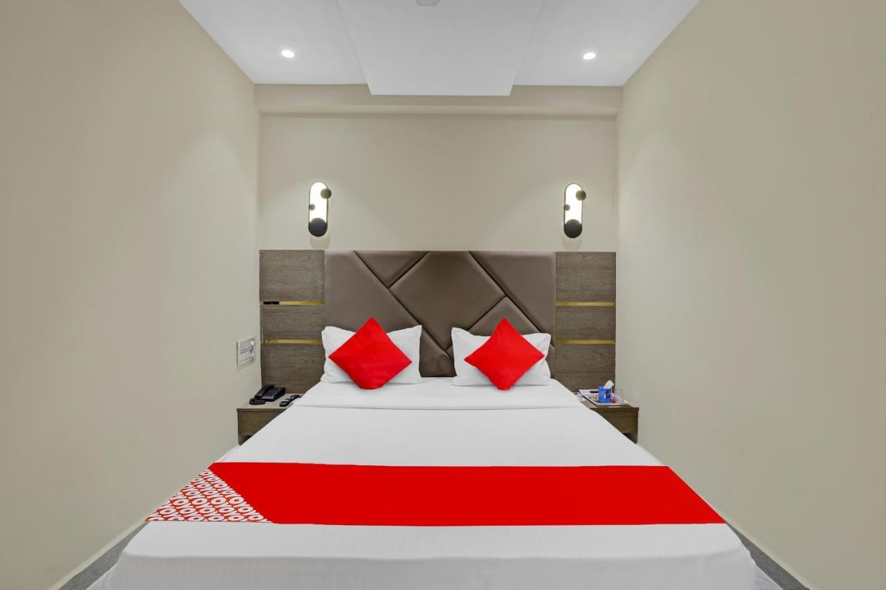 Hotel O Shree Palace Utrān Esterno foto
