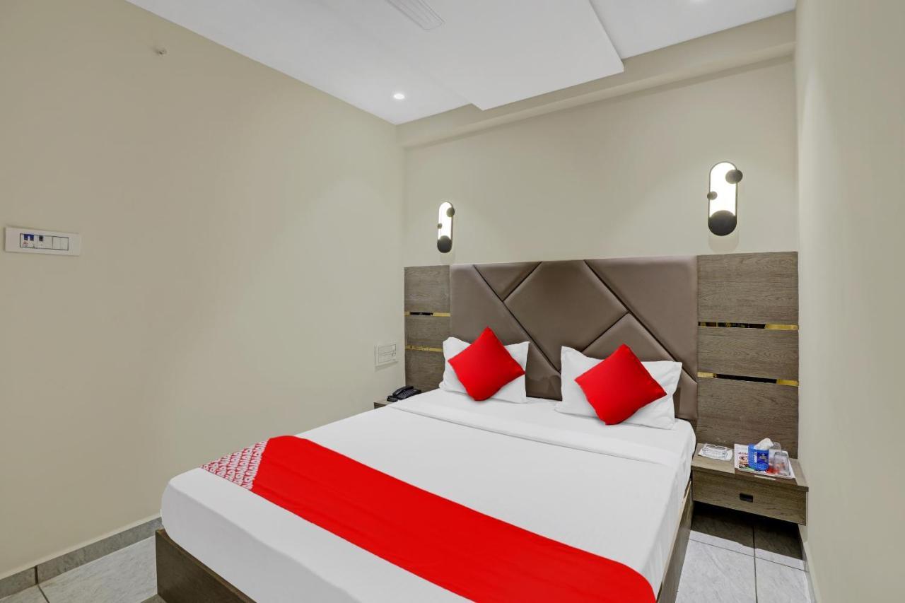 Hotel O Shree Palace Utrān Esterno foto