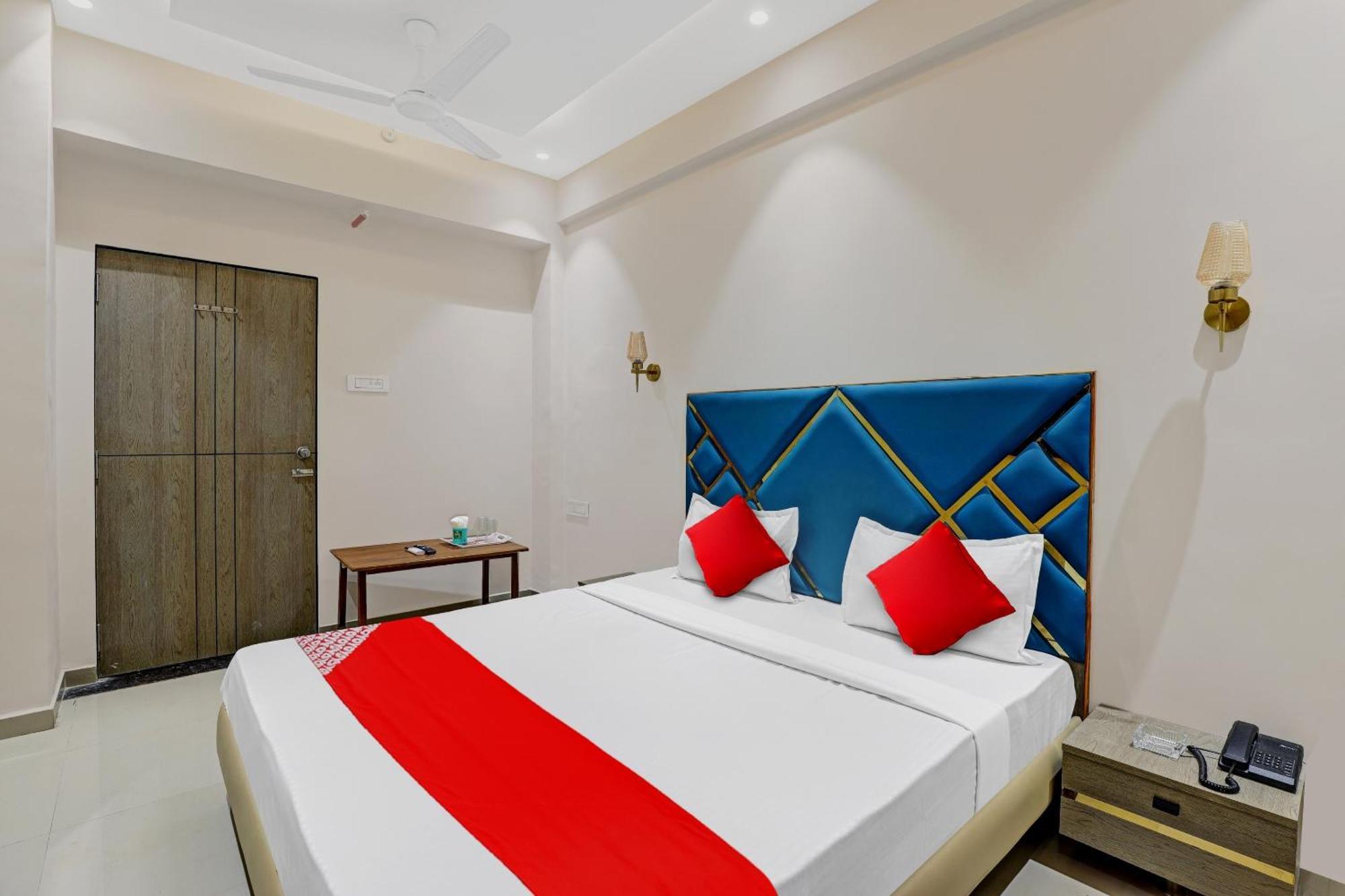Hotel O Shree Palace Utrān Esterno foto