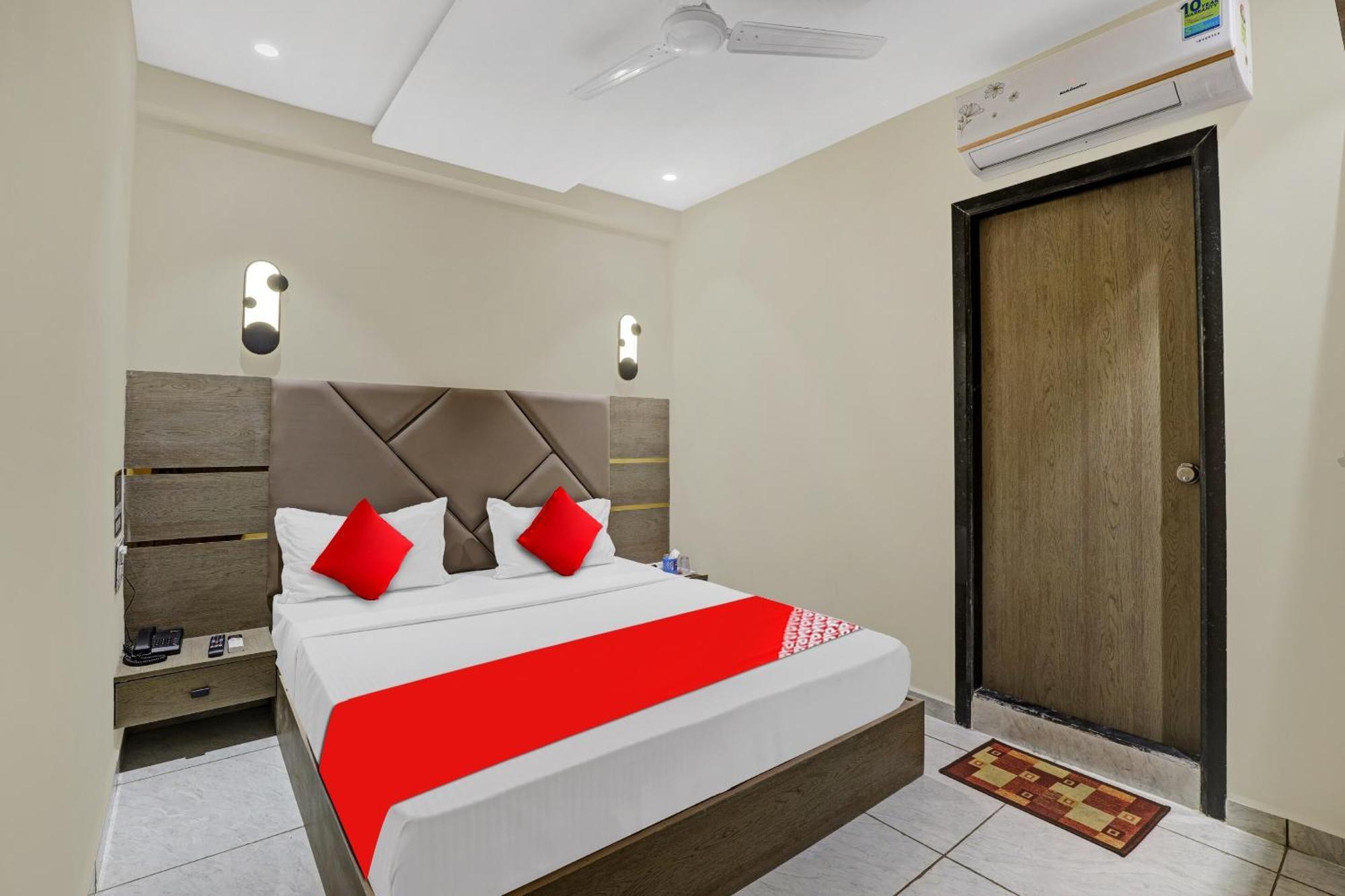 Hotel O Shree Palace Utrān Esterno foto